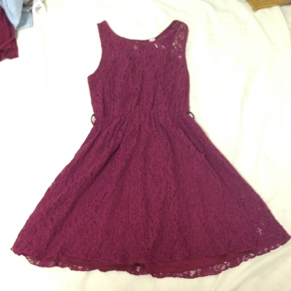 Lace maroon sleeveless dress - Picture 1 of 4
