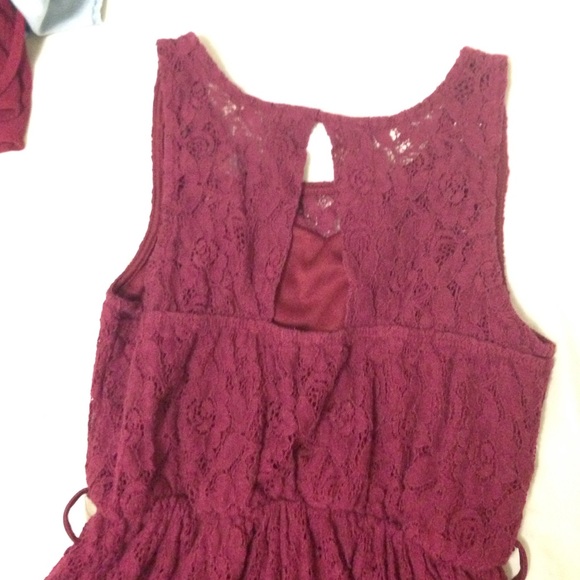 Lace maroon sleeveless dress - Picture 2 of 4