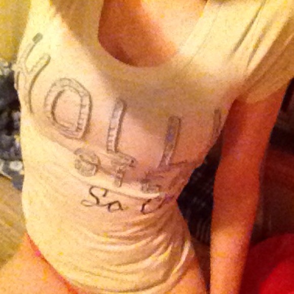 A hollister tshirt