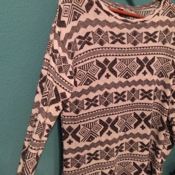 Cute sweater - Picture 2 of 3