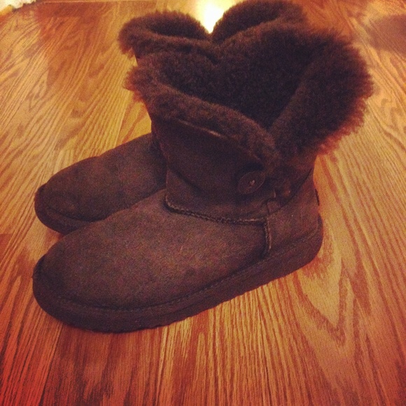Chocolate Bailey Button UGGs