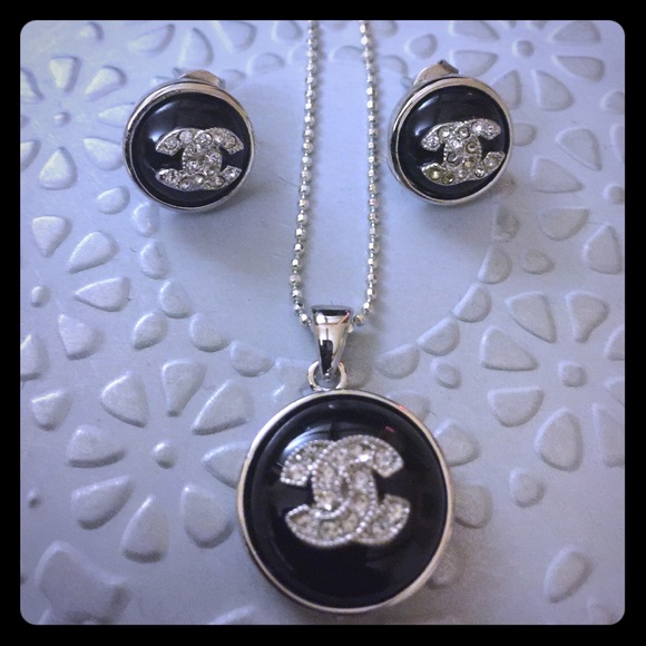 Necklace and earring  set.