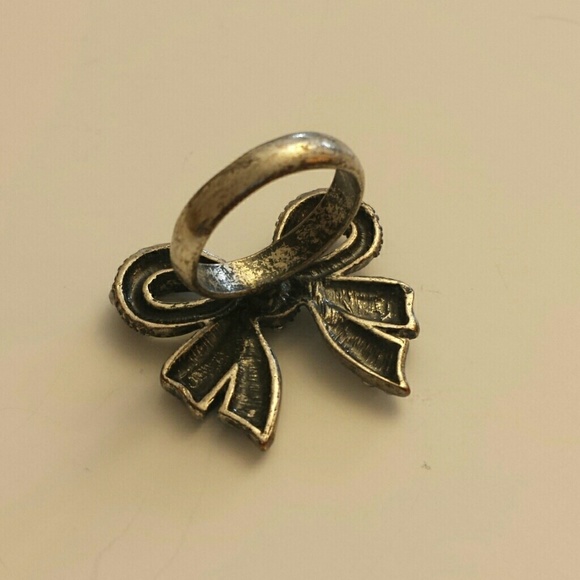 Blingey bow statement party ring - Picture 2 of 3