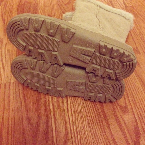 Boots - Picture 4 of 4