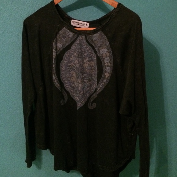 Longleeve shirt *INCLUDES URBAN BAG*