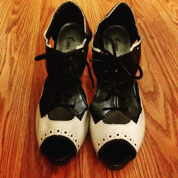 Heels - Picture 2 of 4