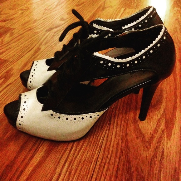 Heels - Picture 3 of 4