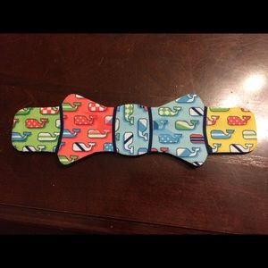 Vineyard vines bow tie snap around coozie