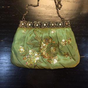 Small clutch w/or w/out chain