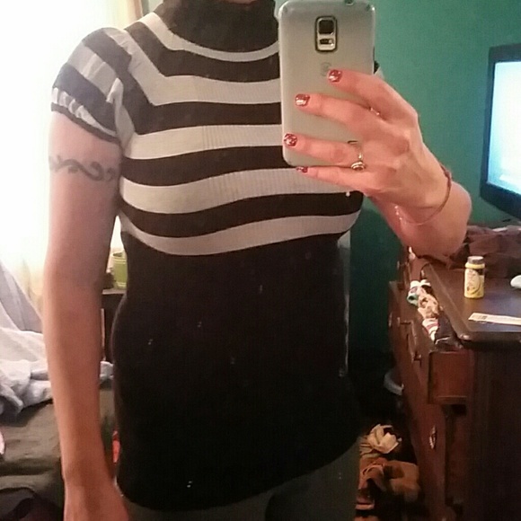 Super Cute Short Sleeve Turtleneck - Picture 2 of 3