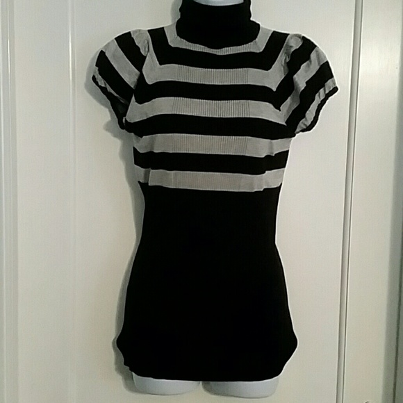 Super Cute Short Sleeve Turtleneck - Picture 3 of 3