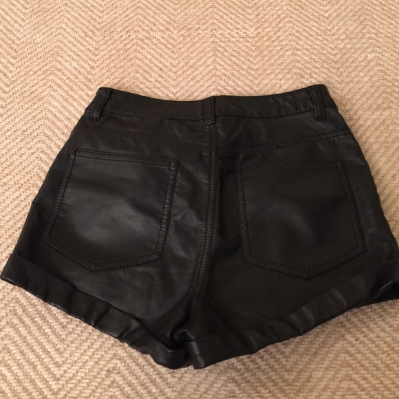 Shorts - Picture 3 of 3