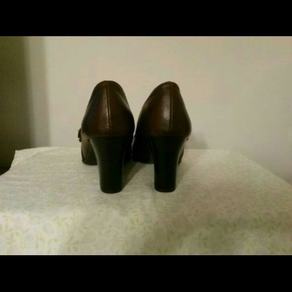 Brown Pumps - Picture 2 of 4