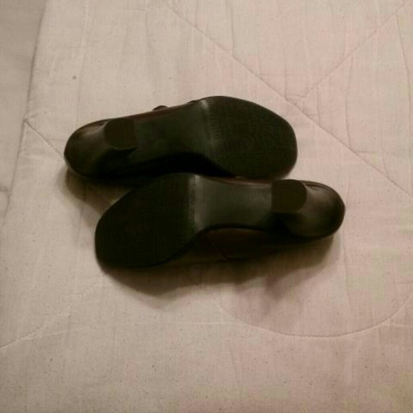 Brown Pumps - Picture 3 of 4