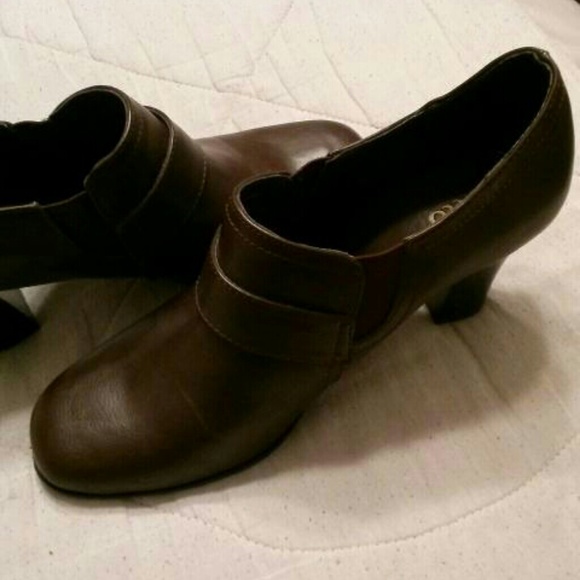 Brown Pumps - Picture 4 of 4