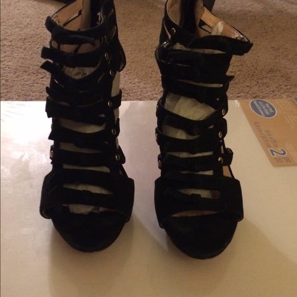 Heels - Picture 1 of 4