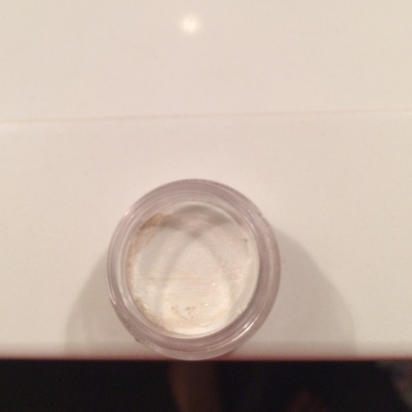 NYX eyeshadow base - Picture 2 of 2