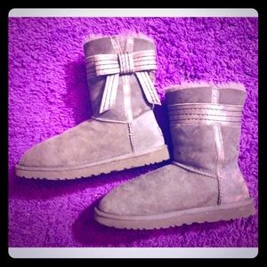 Grey uggs with bow😍 size 8