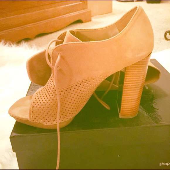 Urban Outfitters Shoes - 🎉HP 7/30- new in box-Dolce Vita peep toe booties