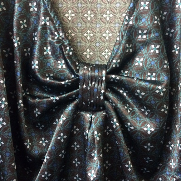 Cute Teal & Black Floral Mosaic Top - Picture 2 of 4