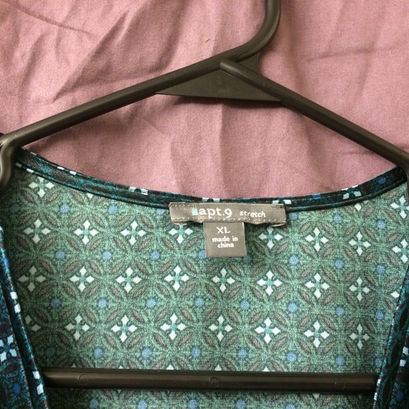 Cute Teal & Black Floral Mosaic Top - Picture 3 of 4