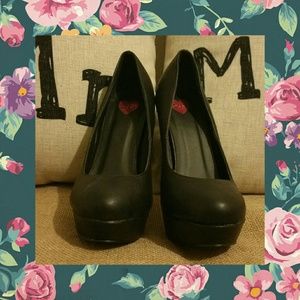 RE-POSH Black spiked high heels