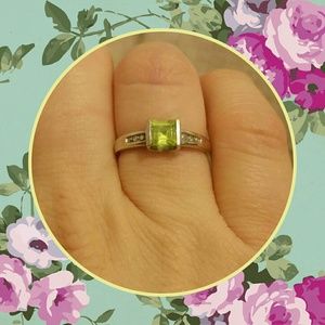 Peridot 10K white gold ring