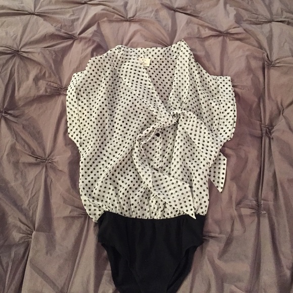 SOLD in BUNDLE - Urban Outfitters top - Picture 2 of 2