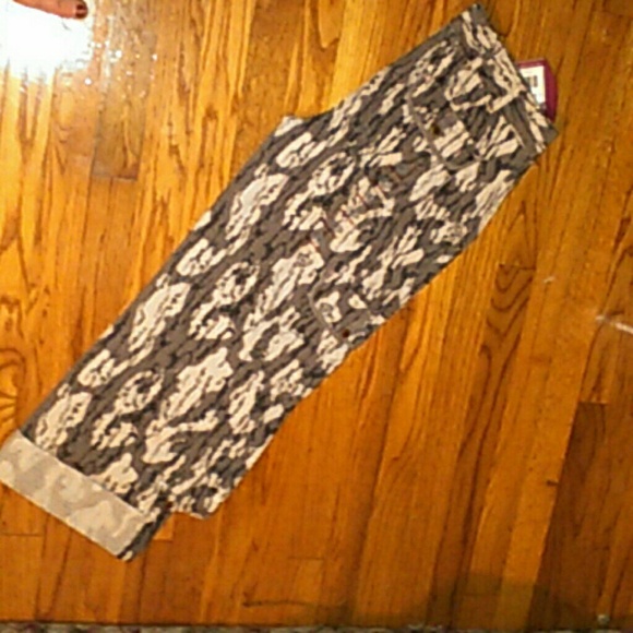 Pants/capris brand new