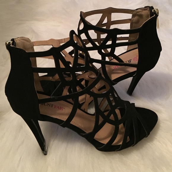 ‼️SALE‼️Black cutout heels! 🎉FINAL REDUCTION🎉