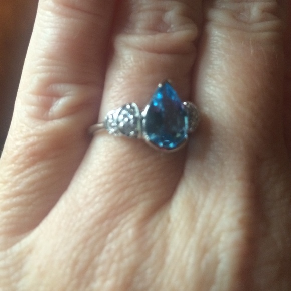 Blue Topaz Ring - Picture 3 of 4