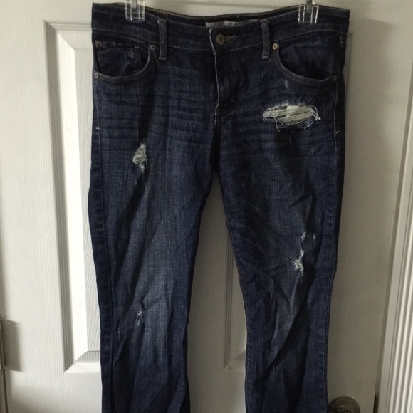 ⭐️A&F Distressed Jeans⭐️