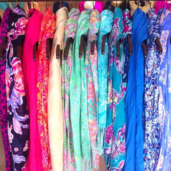 ISO Lilly murfee scarves/infinity scarves