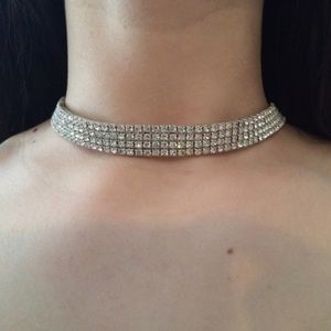 Rhinestone choker💎