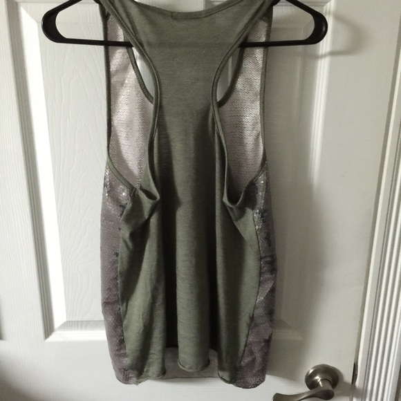 ⭐️Sequined Tank⭐️ - Picture 3 of 3