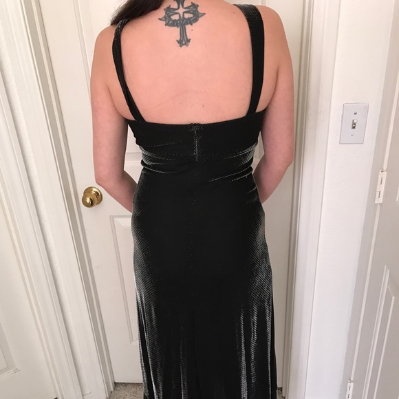 Shimmering black cocktail dress. - Picture 2 of 7