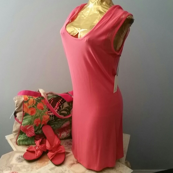 SAINT TROPEZ Other - SAINT TROPEZ💕 CORAL Cover Up with Hood NWT💕💜