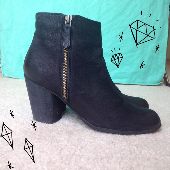 Perfect black booties 🔥