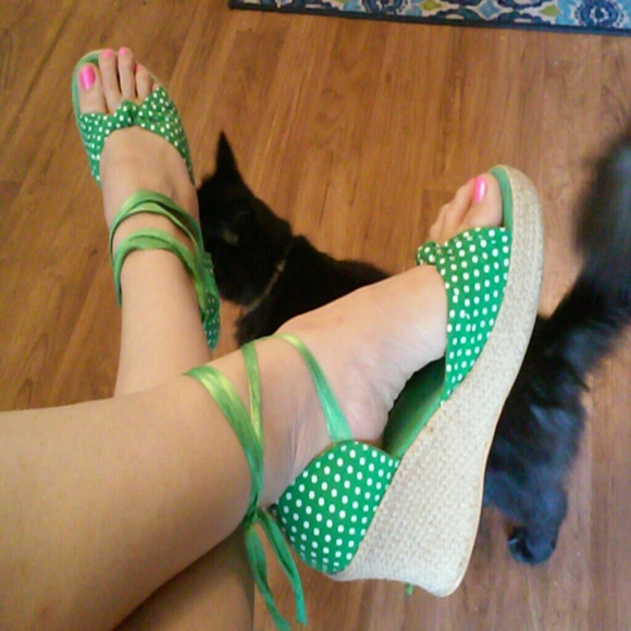 ⚠Sold in bundle ⚠Polka dot wedges - Picture 2 of 3