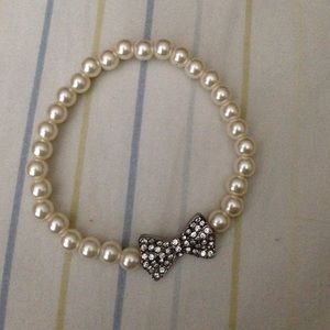 pearl bracelet with bow charm