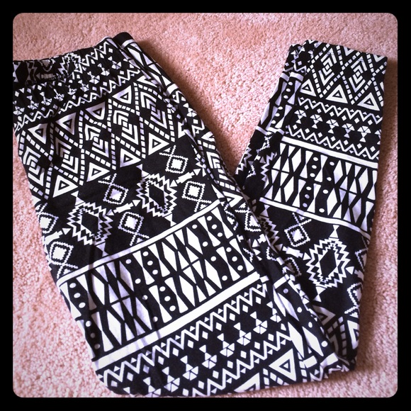 Black and white printed leggings