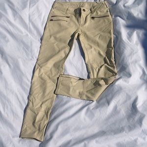 Free people size 2 faux leather pants 10$ bundled!