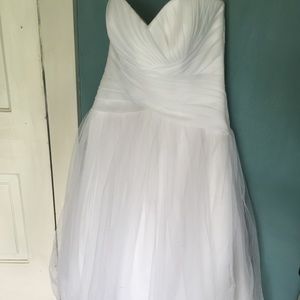 Beautiful size 10 David's Bridal wedding stress