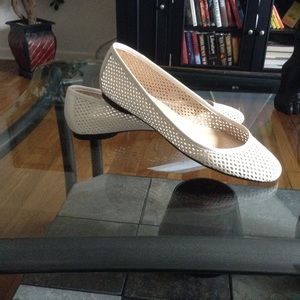 Off White 9.5 Wide Flats 💖 Talbots