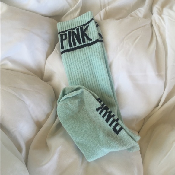 Long Vs Pink Socks. // Turquoise . 😇