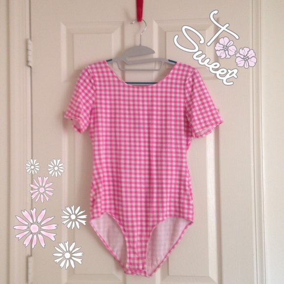 Pink gingham bodysuit 🎀