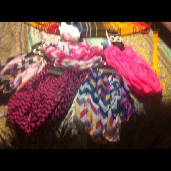 Scarves - Picture 1 of 4