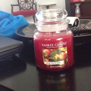 A Macintosh Yankee candle
