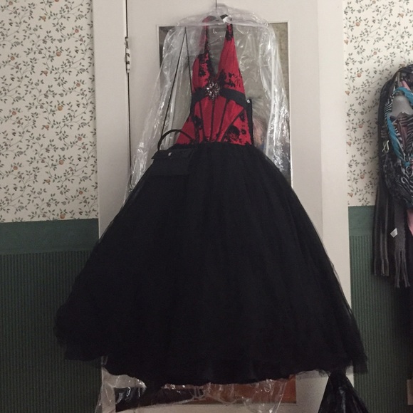 PROM DRESS - Picture 2 of 3