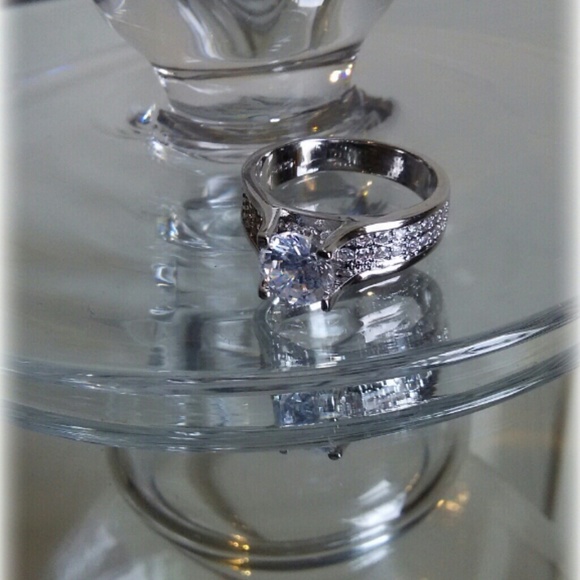Gorgeous Engagement Ring (1)